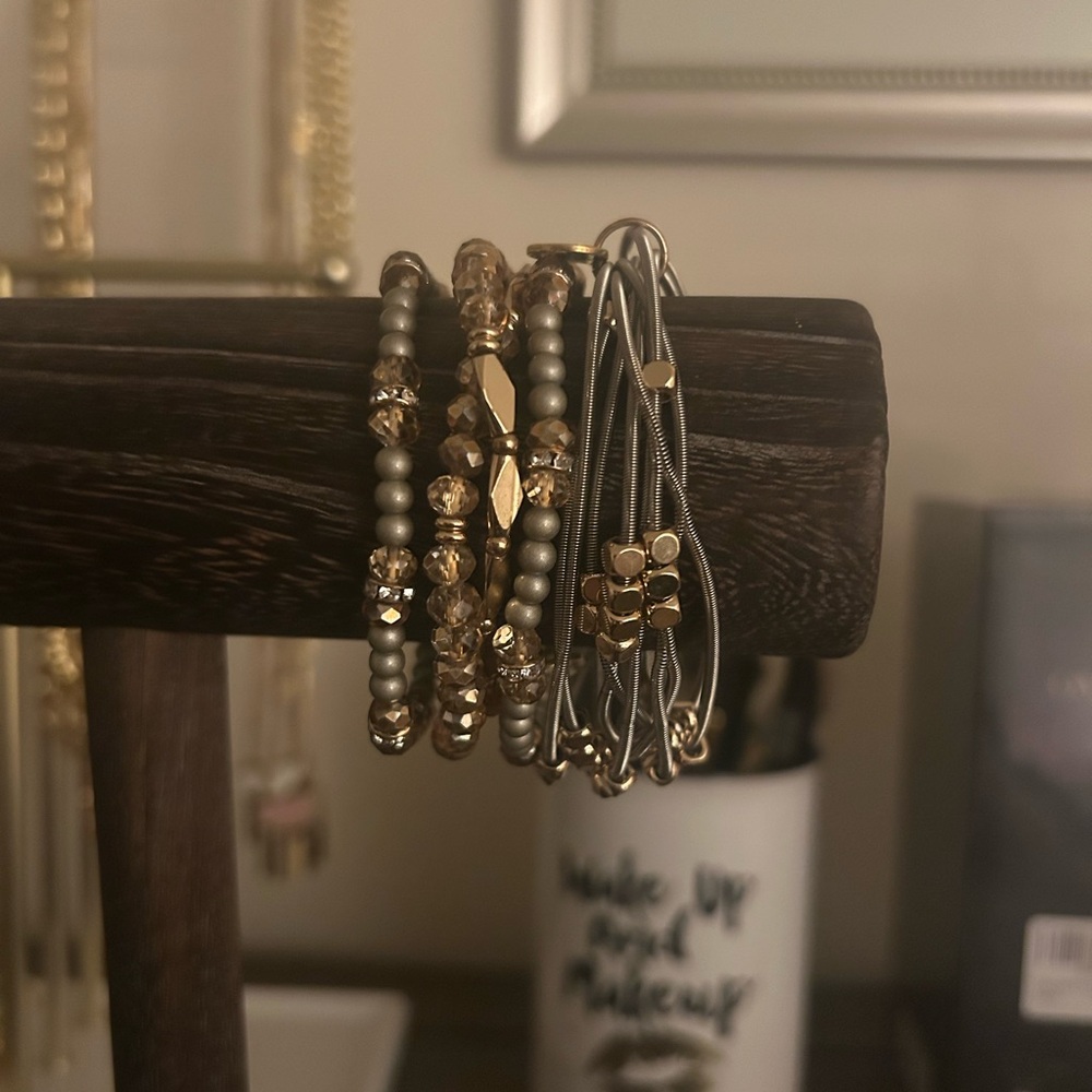 Kinsley Armelle (5) Piece Gold and Gray Bracelet Stack